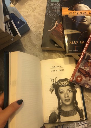 Yeşilin Kızı Anne Romanı