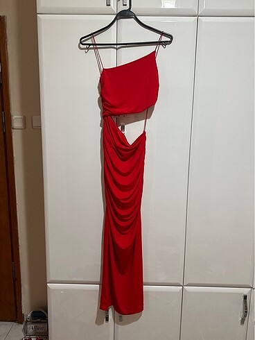 Zara Kırmızı Detay Elbise