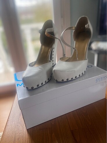 Guess Guess marka ayakkabı deri ve orjinal