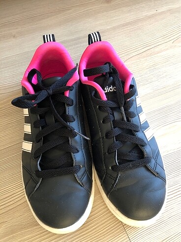 Orijinal Adidas