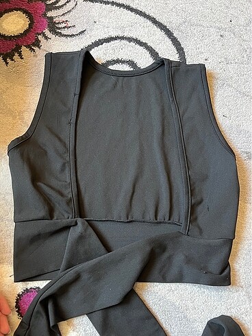 Bershka Arkası açık crop