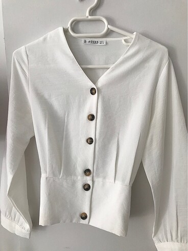 Beyaz gömlek-bluz