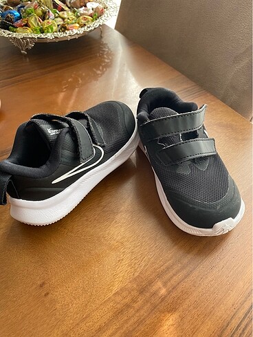 25 Beden siyah Renk Nike erkek çocuk ayakkabısı