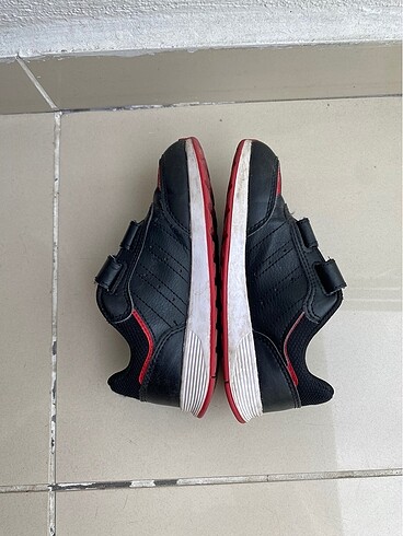 28 Beden Adidas erkek çocuk ayakkabısı