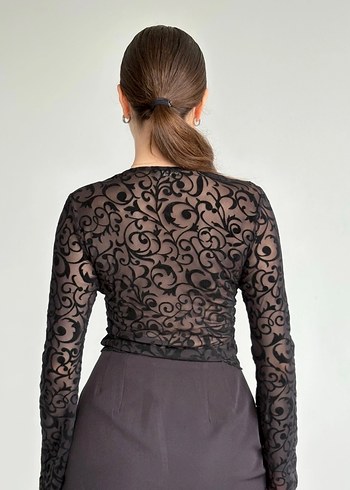 viral Dantel Detaylı Siyah V Yaka Gotik Bluz - Görsel 4