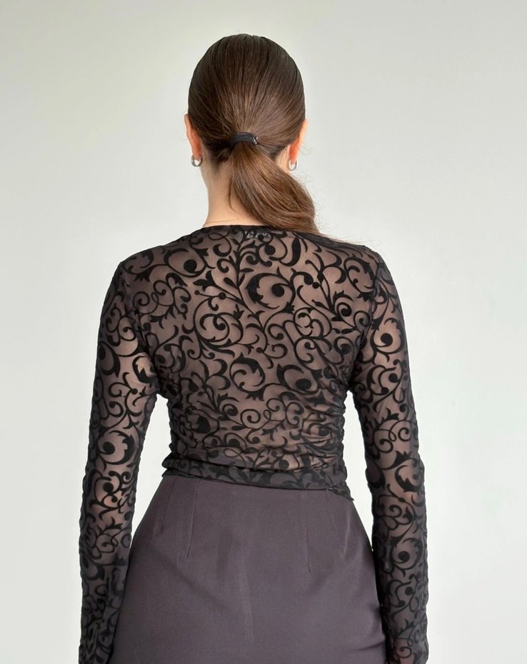 viral Dantel Detaylı Siyah V Yaka Gotik Bluz - Görsel 4