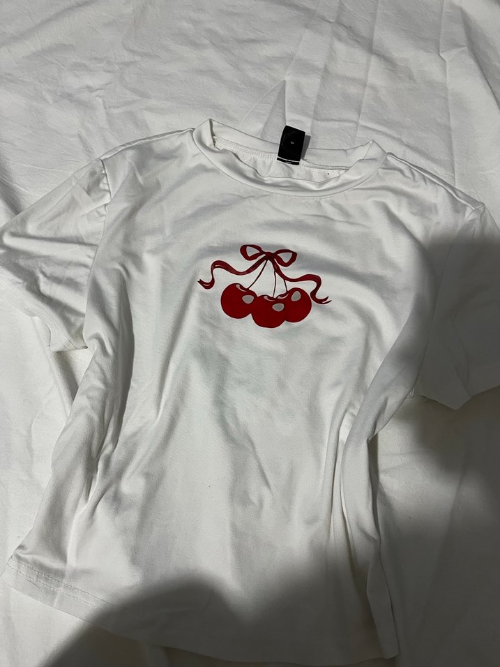 Kadın Beyaz Kiraz Baskılı Kısa Kollu Tişört - Görsel 2