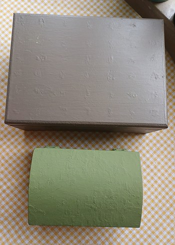 Kahverengi ve haki ahşap kutular - Görsel 2