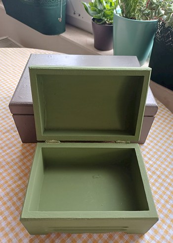 Kahverengi ve haki ahşap kutular - Görsel 3