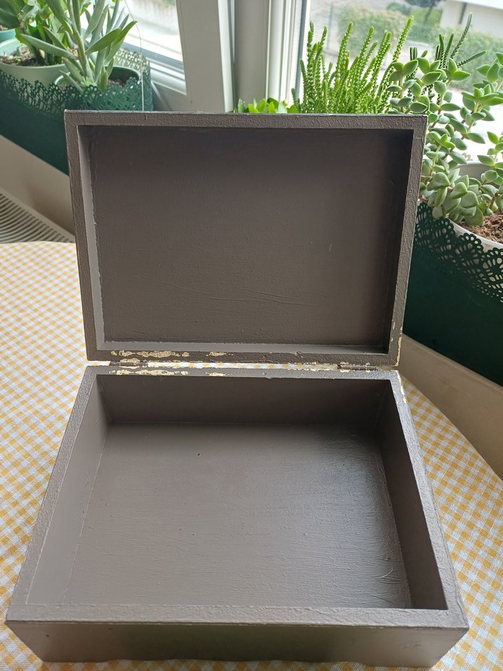 Kahverengi ve haki ahşap kutular - Görsel 4