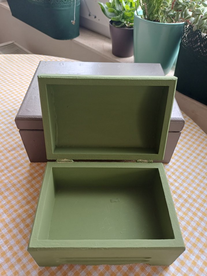 Kahverengi ve haki ahşap kutular - Görsel 3