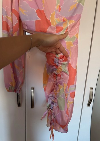 Pastel Renkli Bağcıklı Midi Elbise - Görsel 2