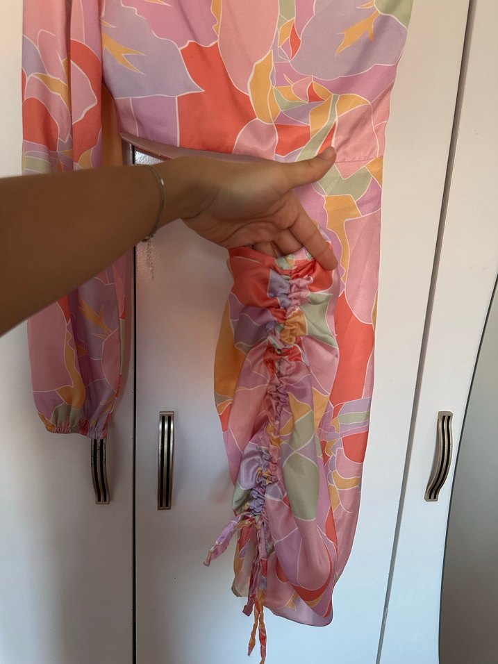 Pastel Renkli Bağcıklı Midi Elbise - Görsel 2