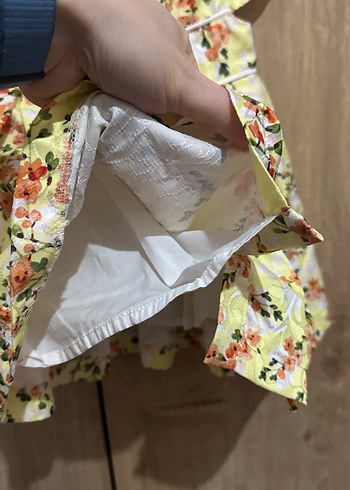 Çiçek Desenli Sarı Kız Elbisesi - Görsel 4