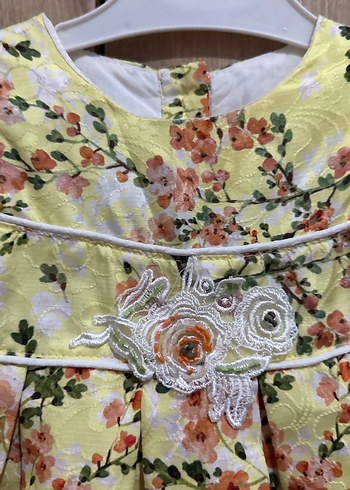 Çiçek Desenli Sarı Kız Elbisesi - Görsel 2