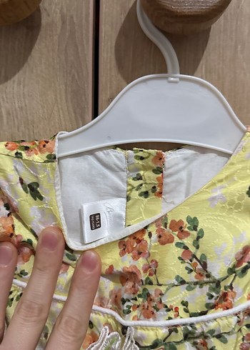 Çiçek Desenli Sarı Kız Elbisesi - Görsel 5