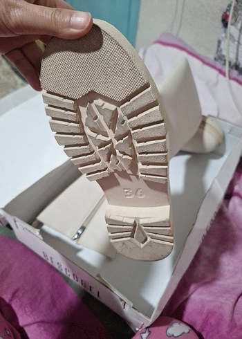 Kadın Beyaz Fermuarlı Dizüstü Suni Deri Çizme - Görsel 4