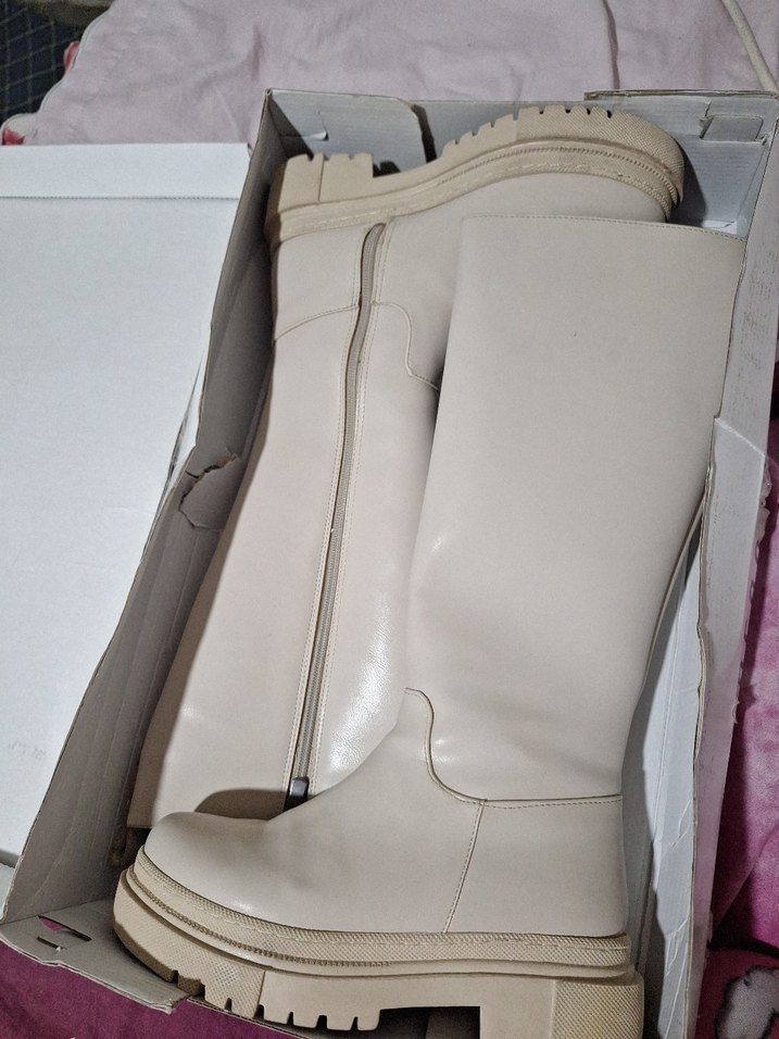 Kadın Beyaz Fermuarlı Dizüstü Suni Deri Çizme - Görsel 5