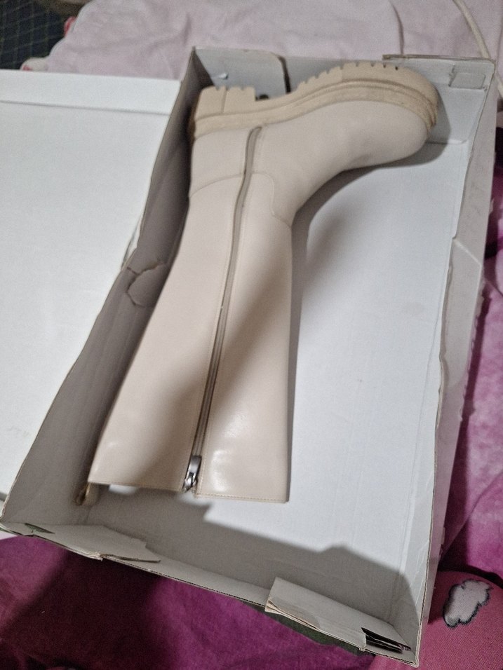 Kadın Beyaz Fermuarlı Dizüstü Suni Deri Çizme - Görsel 3