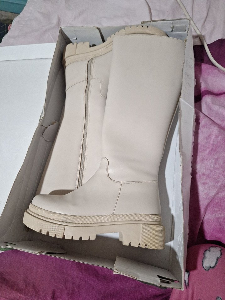 Kadın Beyaz Fermuarlı Dizüstü Suni Deri Çizme - Görsel 2