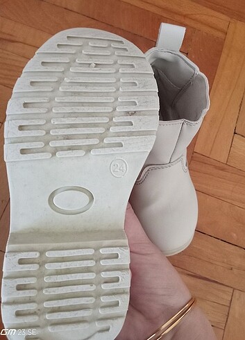 24 Beden Lc Waikiki kız çocuk bot