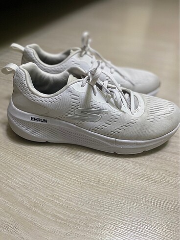 Skechers beyaz gorun taban