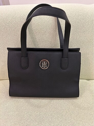 Tommy Hilfiger Kol çantası