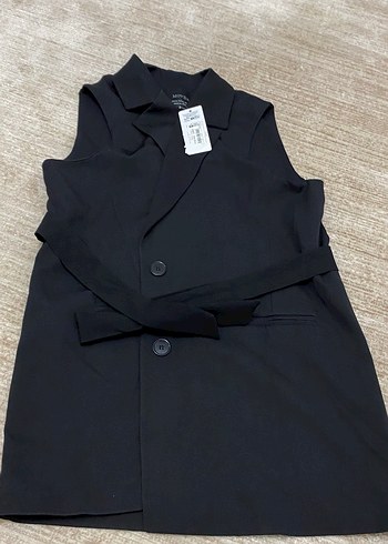 Siyah Kısa Kollu Düğmeli Kadın Blazer - Görsel 2