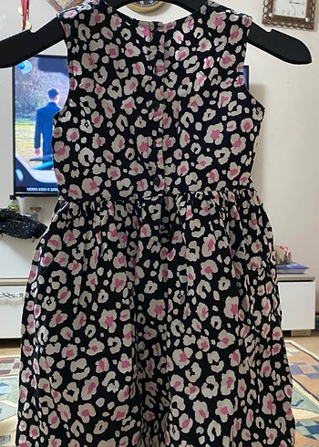 Kız Çocuk Siyah Pembe Desenli Kolsuz Elbise - Görsel 2