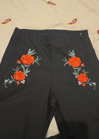 Nakışlı Siyah Kız Pantolonu - Görsel 3