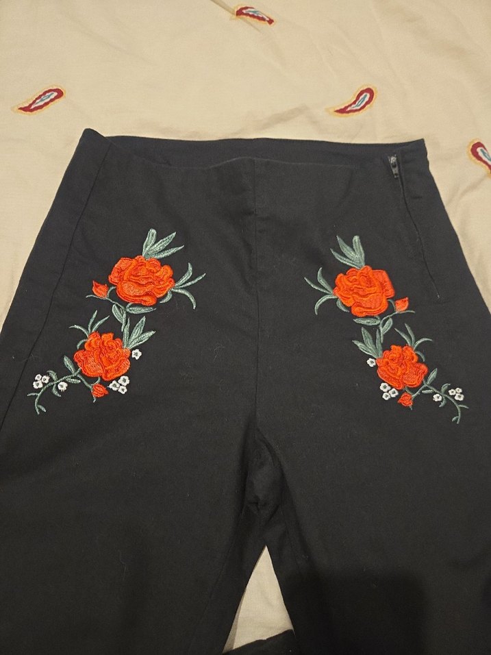 Nakışlı Siyah Kız Pantolonu - Görsel 3