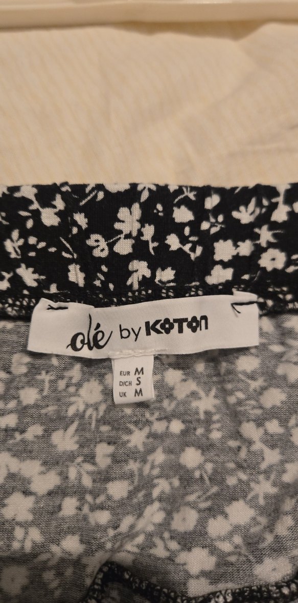 Kadın Siyah Çiçek Desenli Mini Şortlı Etek - Görsel 4