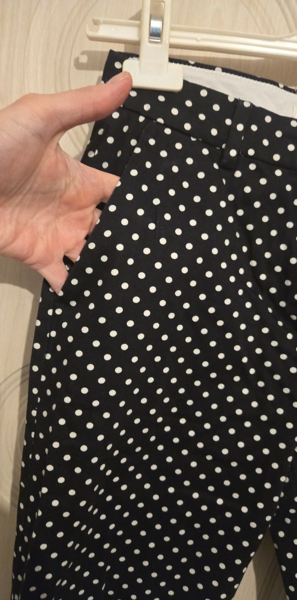 Siyah Puantiyeli Düğmeli Kadın Kumaş Pantolon - Görsel 3