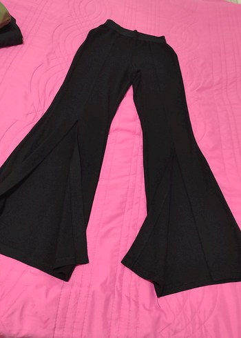 Kadın Siyah Pilili Geniş Paça Pantolon