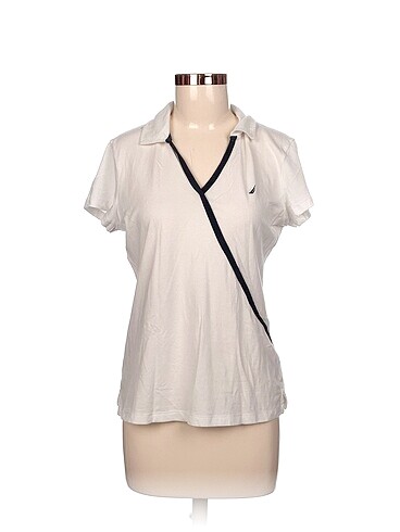 Nautica T-shirt %70 İndirimli.