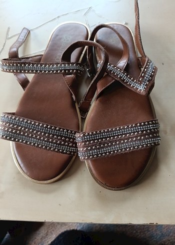 Kahverengi Tokalı Dolgu Topuklu Kadın Sandalet - Görsel 2