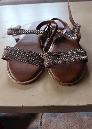 Kahverengi Tokalı Dolgu Topuklu Kadın Sandalet - Görsel 3