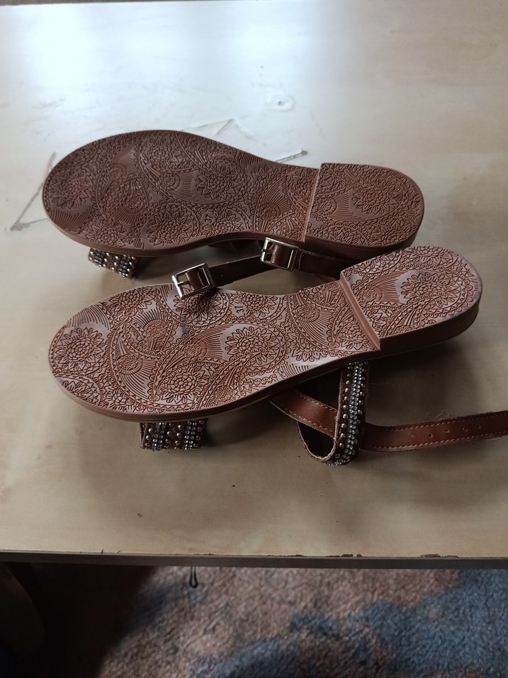 Kahverengi Tokalı Dolgu Topuklu Kadın Sandalet - Görsel 4