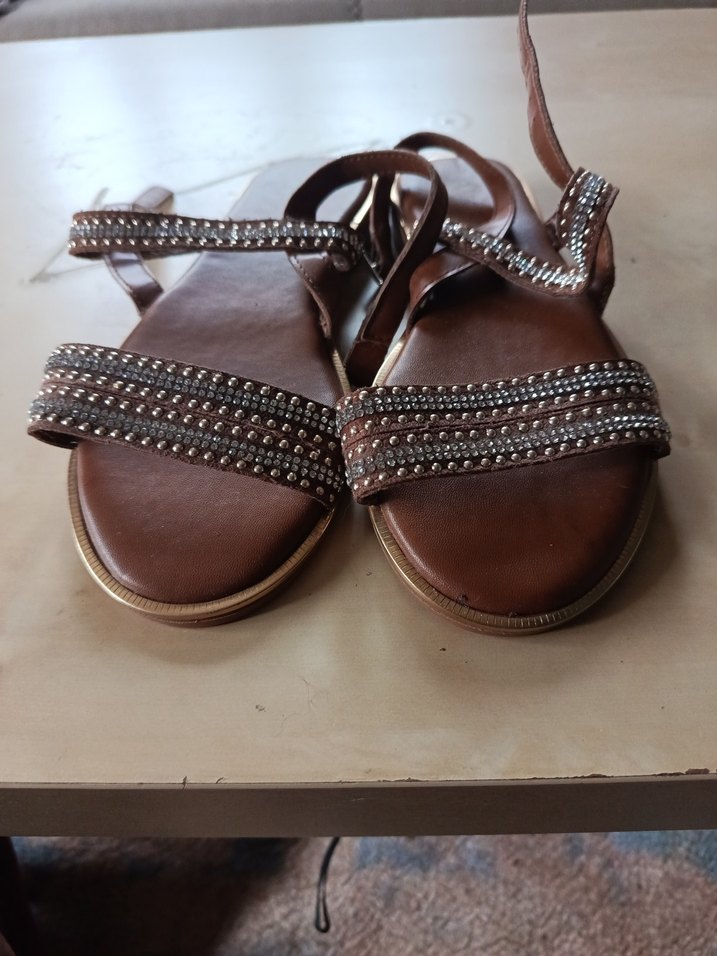 Kahverengi Tokalı Dolgu Topuklu Kadın Sandalet - Görsel 3