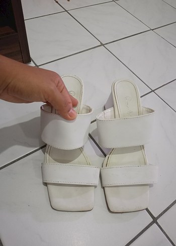 Kadın Beyaz Topuklu Terlik