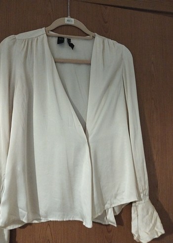 Mango Uzun Kollu V Yaka Beyaz saten gömlek - Görsel 5