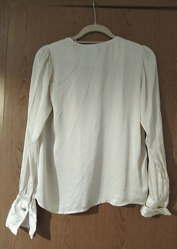 Mango Uzun Kollu V Yaka Beyaz saten gömlek - Görsel 6