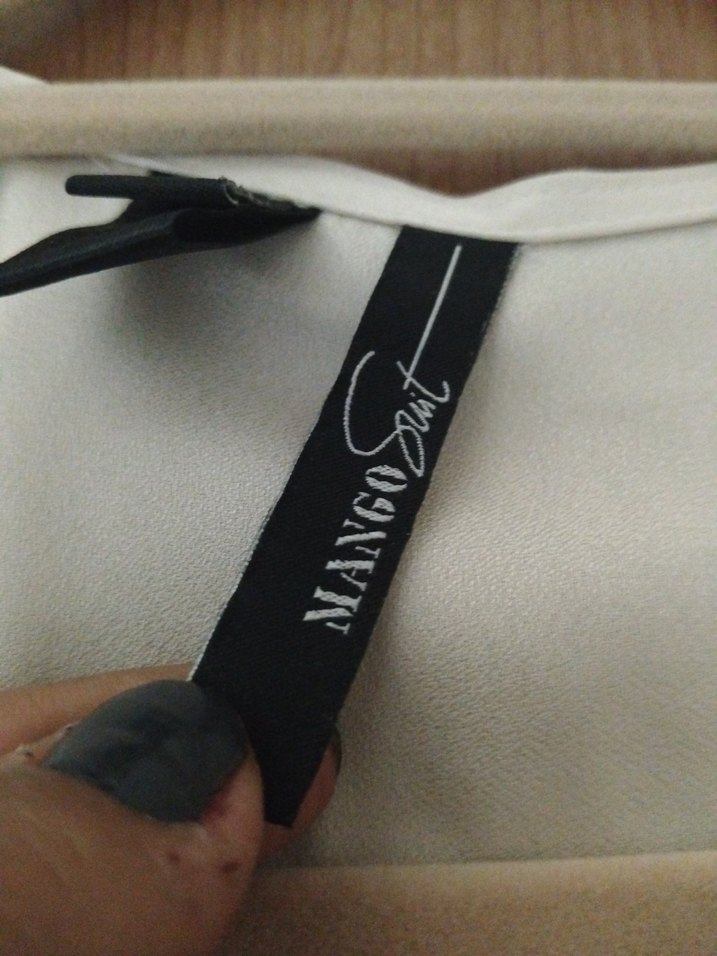 Mango Uzun Kollu V Yaka Beyaz saten gömlek - Görsel 4