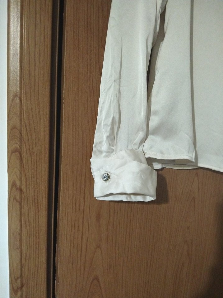 Mango Uzun Kollu V Yaka Beyaz saten gömlek - Görsel 3