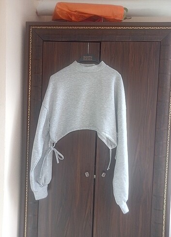 Bershka crop swet 