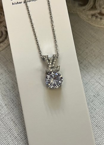 Altın Renkli Zincir Detaylı Kadın Kolye - Görsel 4