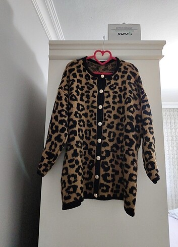Diğer Oversize üründür leopar triko hırka 