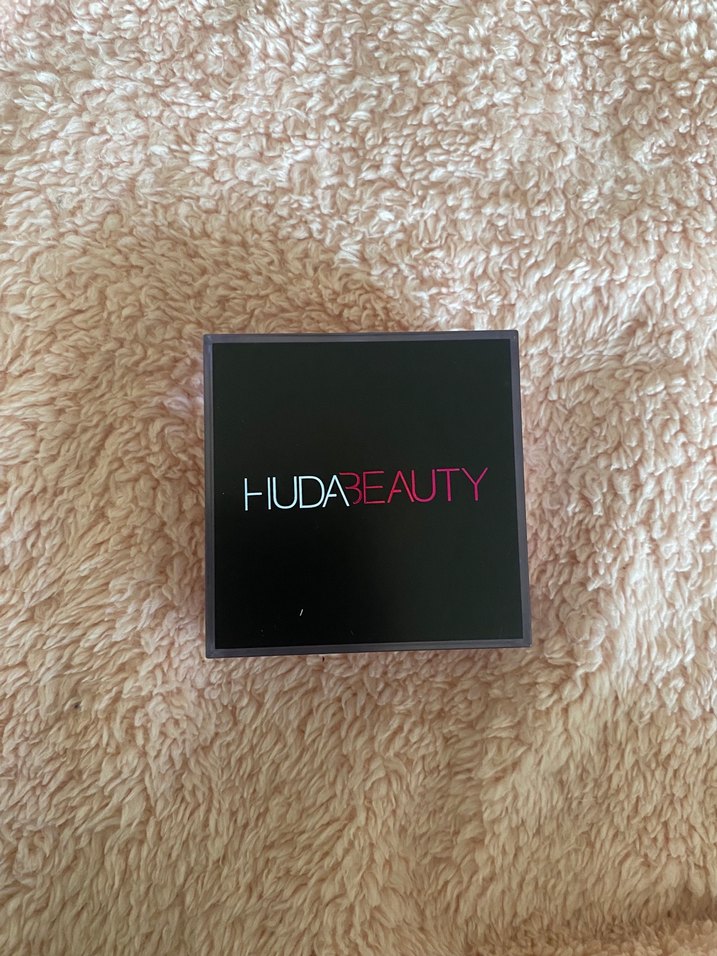 Huda Beauty Easy Bake Gevşek Pudra 20g - Görsel 2