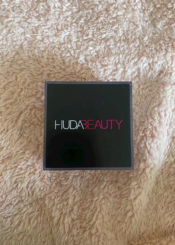 Huda Beauty Easy Bake Sabit Pudra - Görsel 2