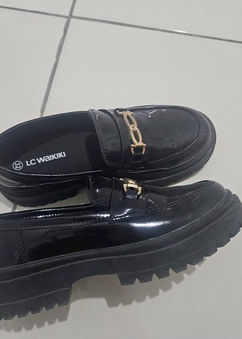 Zincir Detaylı Siyah Rugan Çocuk ayakkabı - Görsel 3